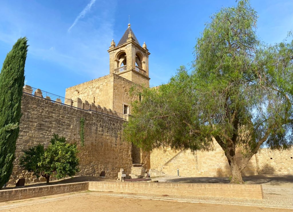Patio de Armas, Mazmorra y Torre del Homenaje en la Alcazaba de Antequera