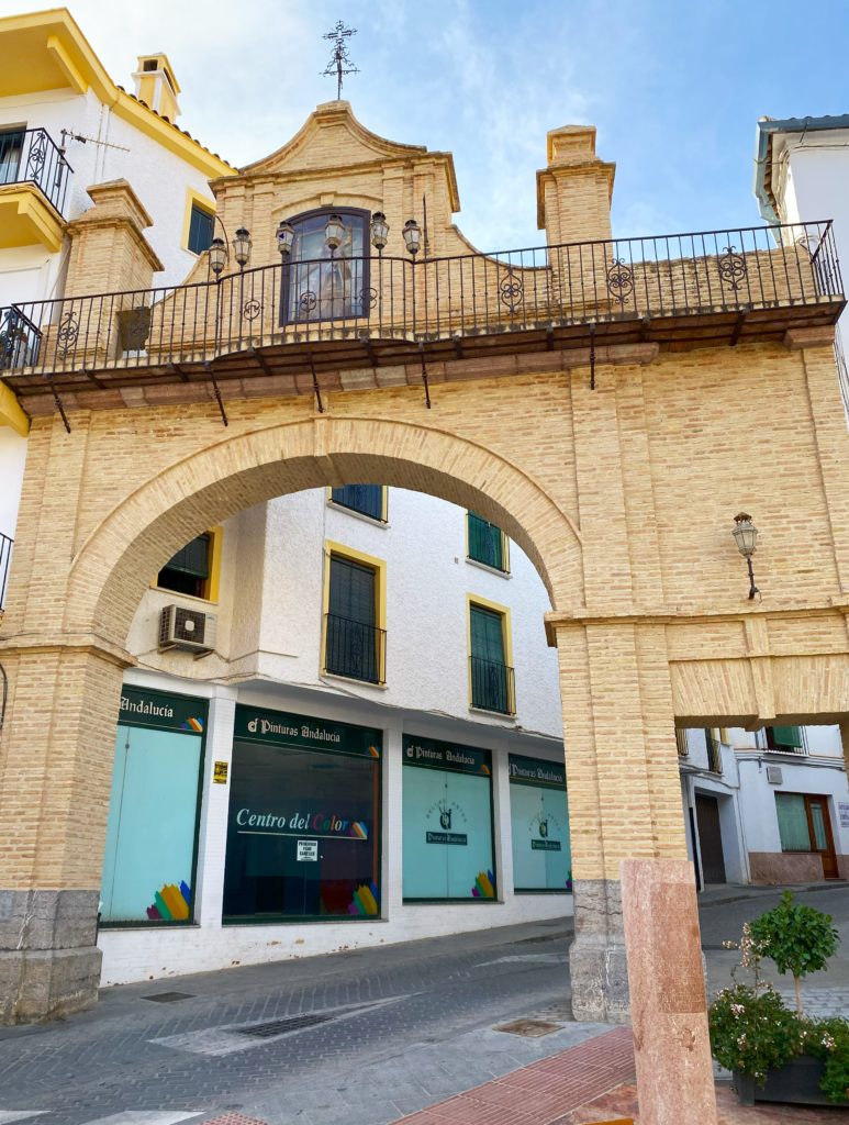 Arco del Nazareno con el kilómetro cero en Antequera