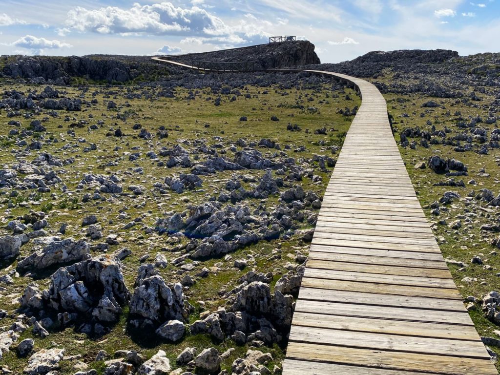 Pasarela al mirador del Karst en Sierra Gorda
